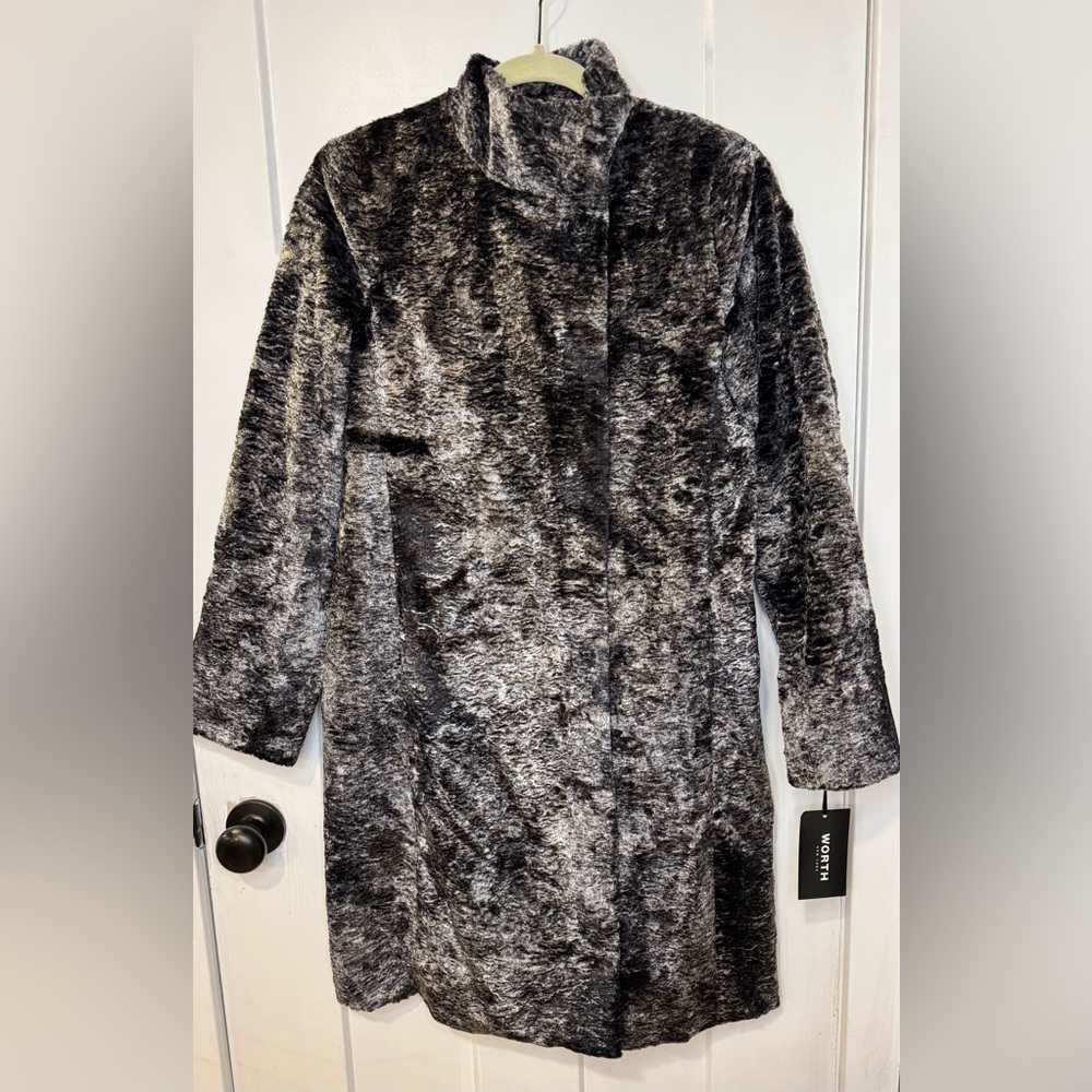Worth NWT, Animal print faux fur jacket Size XP